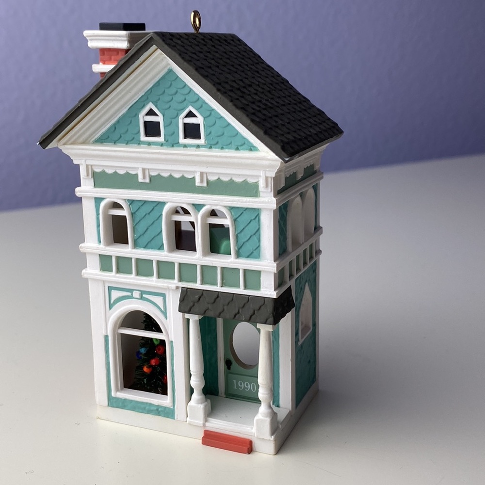 1990 Hallmark Collectible 1990 Nostalgic Houses & Shops 7th Holiday Home - Picture 6 of 9